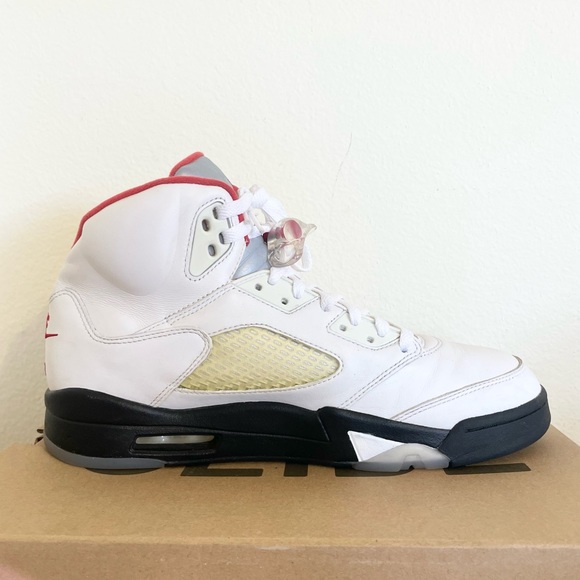 SOLD ❌ Jordan 5 Retro Fire Red size 10.5 DA1911-102 2020 PRE-OWNED - Picture 4 of 9